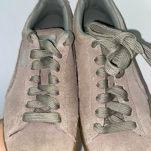 Puma Green Suede sneakers